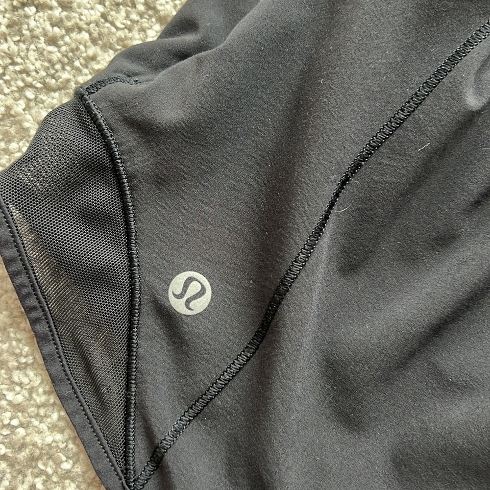 PERFECT CONDITION hotty hot lululemon shorts - Picture 3 of 7